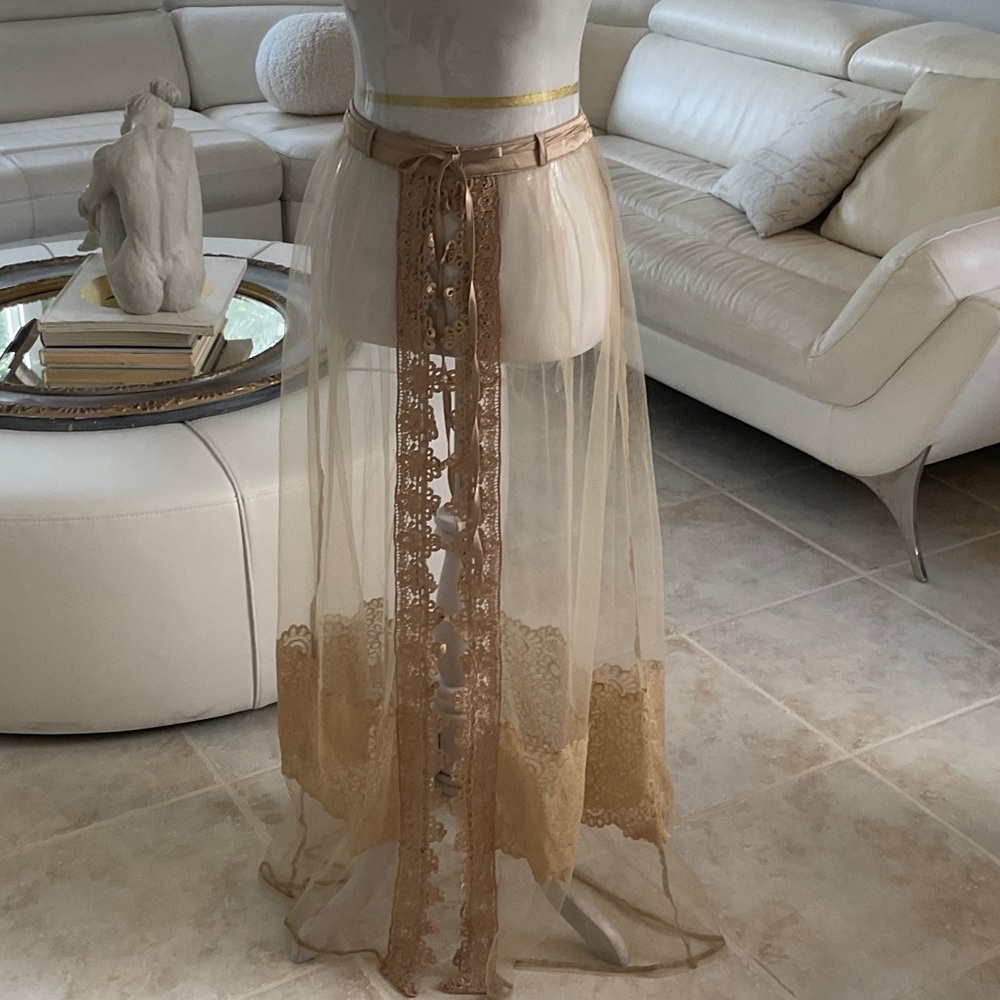 Bojo Chic sheer/lace Overskirt